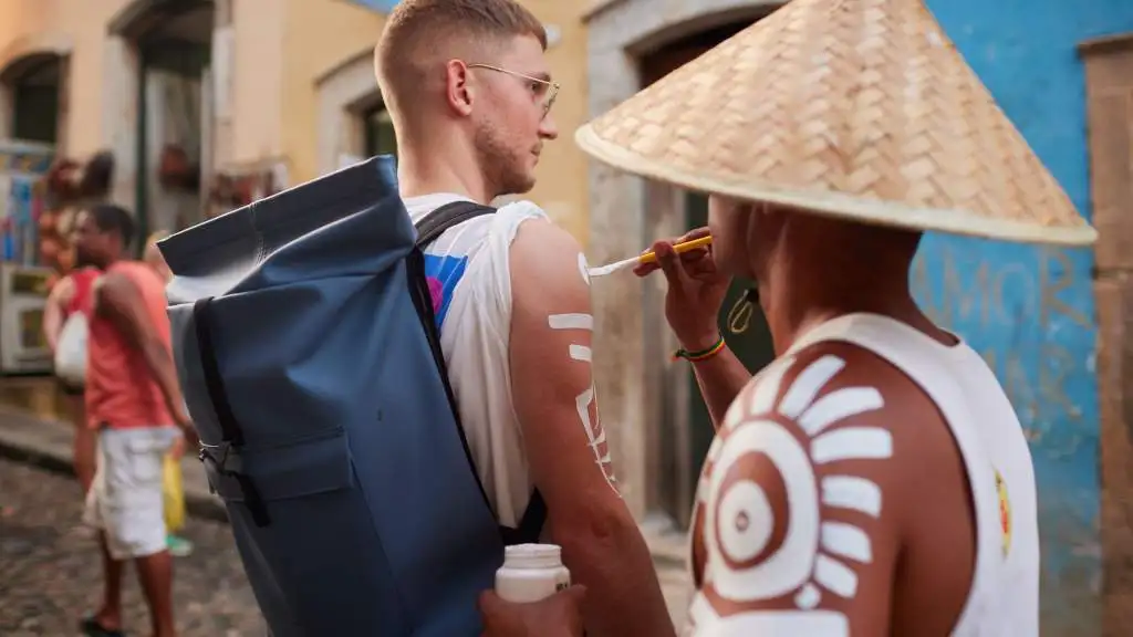 Bahia Trip: Street tattoo painting.